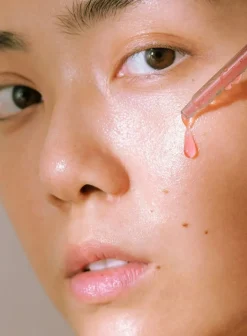 Madara PEEL Hyaluron Intense Kuoriva seerumi