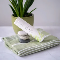 Saaren Taika Ecolution Nestemäinen Teepuushampoo