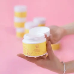 Saaren Taika Glowy Skin Mansikka & Pinkki Savi Kasvonaamio